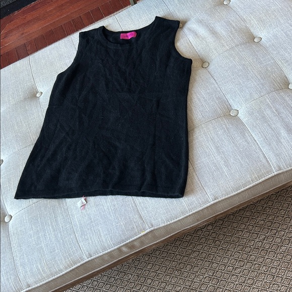 Manito Sweaters - Manitos Classic Black Cashmere Knit Sweater Tank 
Size Large